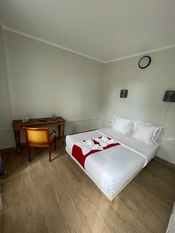 Hotel Central แซงต์-เดอนี ภายนอก รูปภาพ